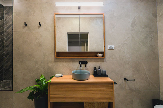 Inside-side-image-bathroom-03